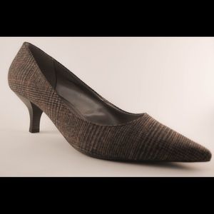 Brown plaid Croft & Barrow size 9 pumps